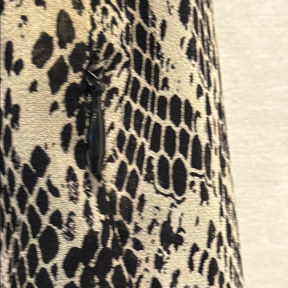 Express snake print Sleeveless Blouse / top / Shirt, Large - Picture 10 of 12